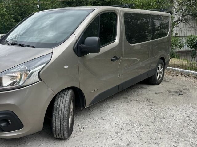 Коричневый Рено Трафик, объемом двигателя 1.6 л и пробегом 212 тыс. км за 14500 $, фото 1 на Automoto.ua