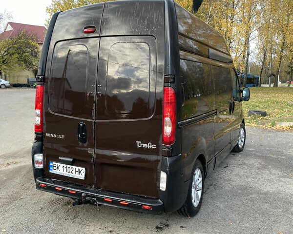 Коричневый Рено Трафик, объемом двигателя 2 л и пробегом 400 тыс. км за 7000 $, фото 4 на Automoto.ua
