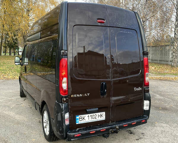 Коричневый Рено Трафик, объемом двигателя 2 л и пробегом 400 тыс. км за 7000 $, фото 3 на Automoto.ua