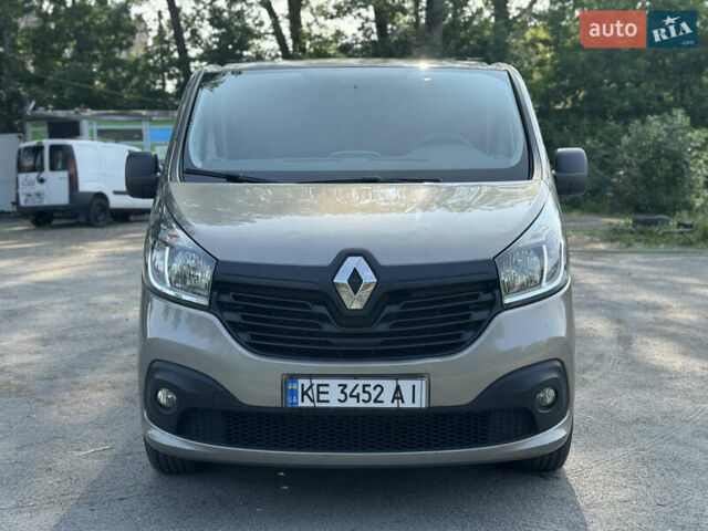 Коричневий Рено Трафік, об'ємом двигуна 1.6 л та пробігом 214 тис. км за 13400 $, фото 1 на Automoto.ua