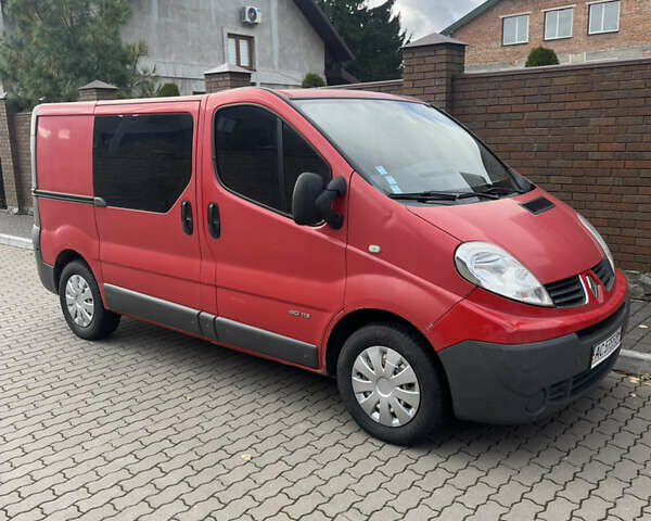 Рено Трафик 2009 в Владимир-Волынский на Automoto.ua Красный Рено Трафик, объемом двигателя 2 л и пробегом 478 тыс. км за 6299 $, фото 3 на Automoto.ua