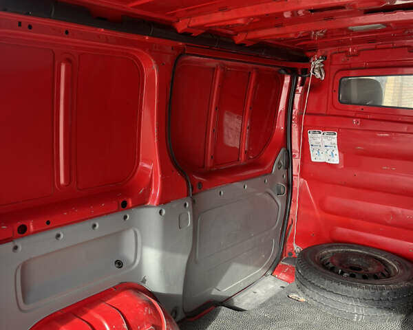 Рено Трафик 2009 в Владимир-Волынский на Automoto.ua Красный Рено Трафик, объемом двигателя 2 л и пробегом 478 тыс. км за 6299 $, фото 9 на Automoto.ua