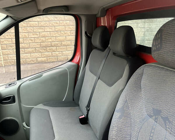 Рено Трафик 2009 в Владимир-Волынский на Automoto.ua Красный Рено Трафик, объемом двигателя 2 л и пробегом 478 тыс. км за 6299 $, фото 13 на Automoto.ua