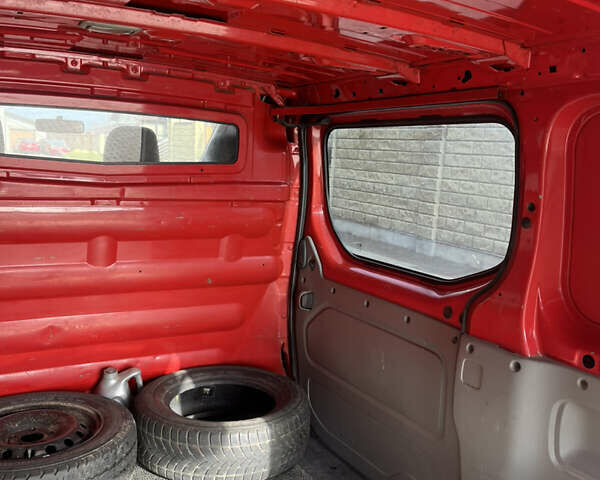 Рено Трафик 2009 в Владимир-Волынский на Automoto.ua Красный Рено Трафик, объемом двигателя 2 л и пробегом 478 тыс. км за 6299 $, фото 10 на Automoto.ua