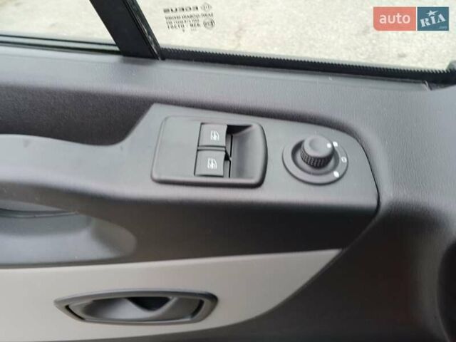 Красный Рено Трафик, объемом двигателя 1.6 л и пробегом 235 тыс. км за 14150 $, фото 18 на Automoto.ua