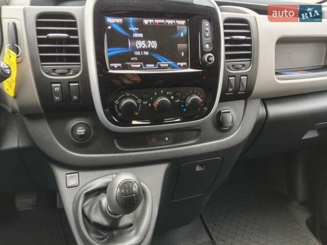 Красный Рено Трафик, объемом двигателя 1.6 л и пробегом 235 тыс. км за 14150 $, фото 19 на Automoto.ua