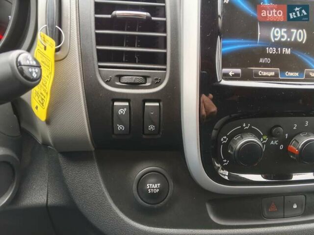 Красный Рено Трафик, объемом двигателя 1.6 л и пробегом 235 тыс. км за 14150 $, фото 20 на Automoto.ua