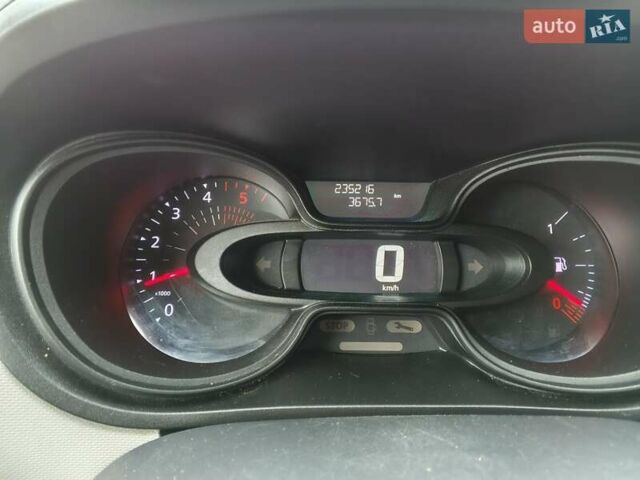 Красный Рено Трафик, объемом двигателя 1.6 л и пробегом 235 тыс. км за 14150 $, фото 21 на Automoto.ua