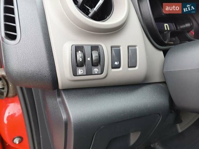 Красный Рено Трафик, объемом двигателя 1.6 л и пробегом 235 тыс. км за 14150 $, фото 16 на Automoto.ua