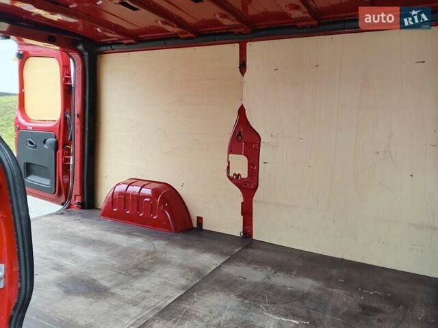 Красный Рено Трафик, объемом двигателя 1.6 л и пробегом 235 тыс. км за 14150 $, фото 11 на Automoto.ua