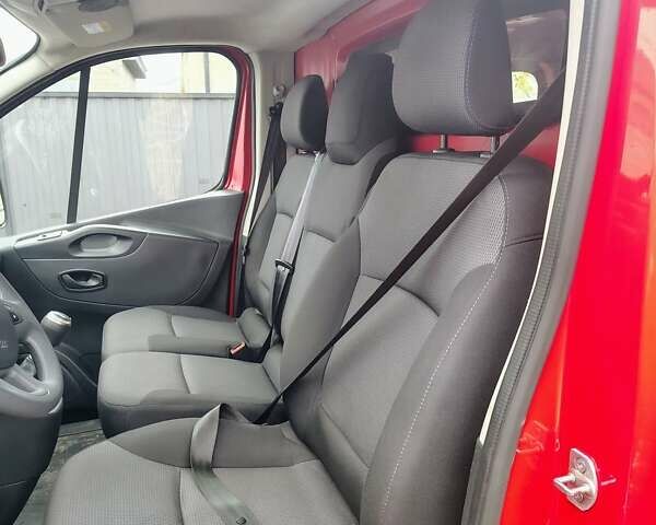 Червоний Рено Трафік, об'ємом двигуна 2 л та пробігом 248 тис. км за 18500 $, фото 9 на Automoto.ua
