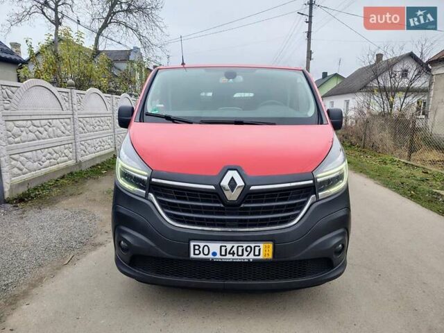Червоний Рено Трафік, об'ємом двигуна 2 л та пробігом 248 тис. км за 18500 $, фото 1 на Automoto.ua