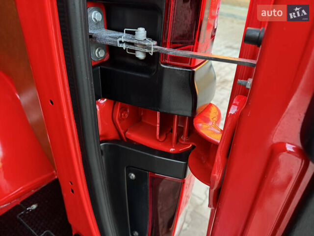 Красный Рено Трафик, объемом двигателя 2 л и пробегом 69 тыс. км за 28700 $, фото 32 на Automoto.ua