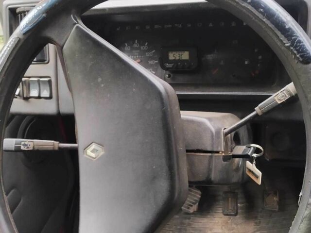 Красный Рено Трафик, объемом двигателя 0 л и пробегом 600 тыс. км за 1910 $, фото 12 на Automoto.ua