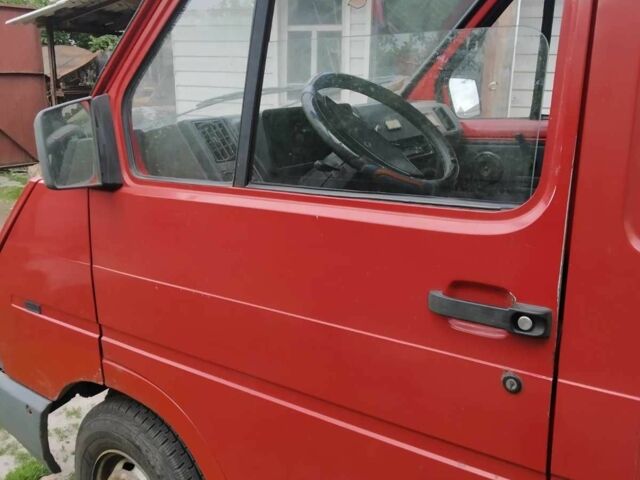 Красный Рено Трафик, объемом двигателя 0 л и пробегом 600 тыс. км за 1910 $, фото 5 на Automoto.ua