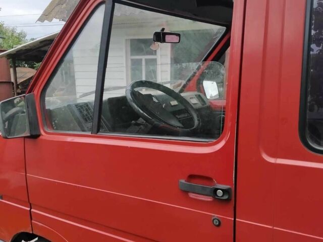 Красный Рено Трафик, объемом двигателя 0 л и пробегом 600 тыс. км за 1910 $, фото 4 на Automoto.ua