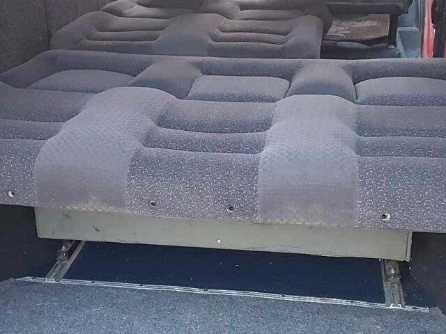 Красный Рено Трафик, объемом двигателя 1.9 л и пробегом 250 тыс. км за 1800 $, фото 6 на Automoto.ua