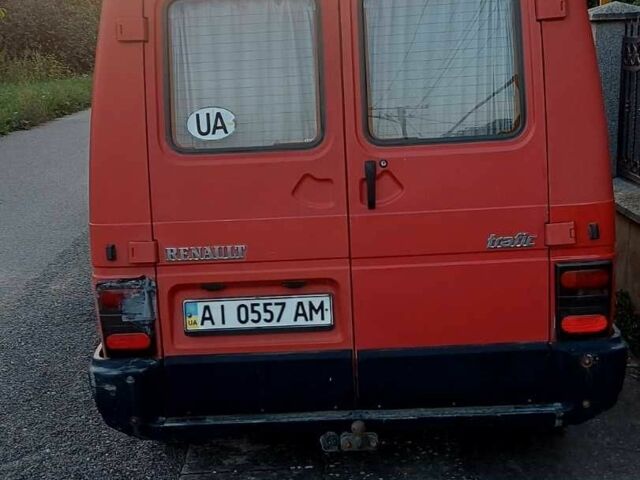 Красный Рено Трафик, объемом двигателя 1.9 л и пробегом 250 тыс. км за 1800 $, фото 3 на Automoto.ua