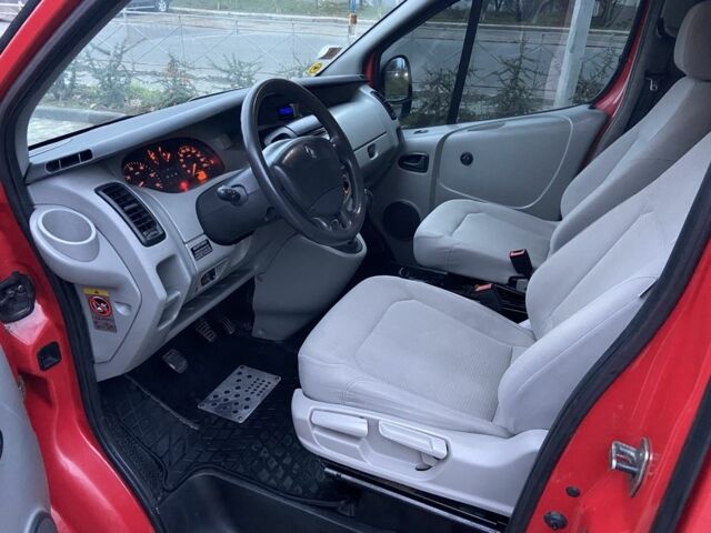 Красный Рено Трафик, объемом двигателя 1.9 л и пробегом 450 тыс. км за 7500 $, фото 9 на Automoto.ua