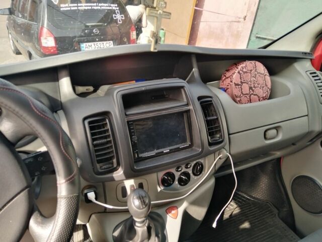 Червоний Рено Трафік, об'ємом двигуна 2.5 л та пробігом 400 тис. км за 9000 $, фото 5 на Automoto.ua