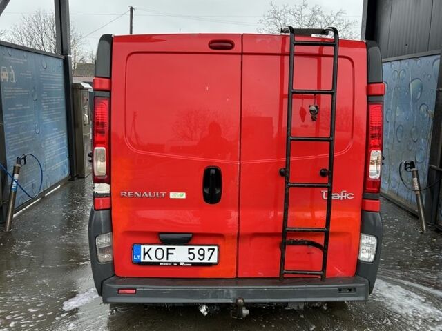 Красный Рено Трафик, объемом двигателя 2 л и пробегом 330 тыс. км за 4765 $, фото 3 на Automoto.ua