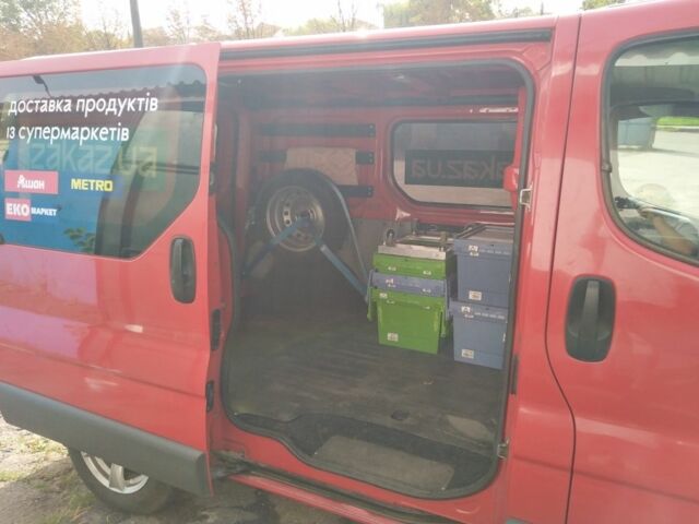 Червоний Рено Трафік, об'ємом двигуна 2.5 л та пробігом 400 тис. км за 9000 $, фото 3 на Automoto.ua