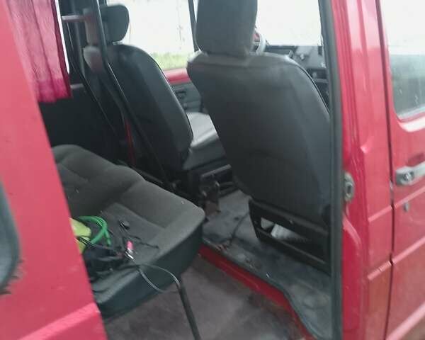 Красный Рено Трафик, объемом двигателя 1.65 л и пробегом 300 тыс. км за 1700 $, фото 2 на Automoto.ua