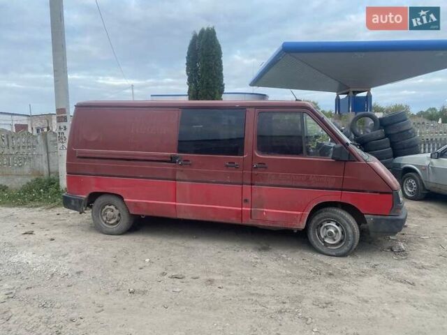 Червоний Рено Трафік, об'ємом двигуна 2.2 л та пробігом 250 тис. км за 950 $, фото 2 на Automoto.ua