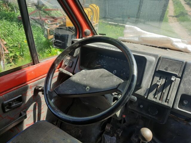 Красный Рено Трафик, объемом двигателя 2.5 л и пробегом 300 тыс. км за 950 $, фото 2 на Automoto.ua