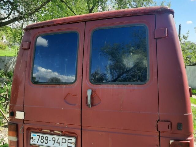 Красный Рено Трафик, объемом двигателя 2.5 л и пробегом 300 тыс. км за 950 $, фото 3 на Automoto.ua