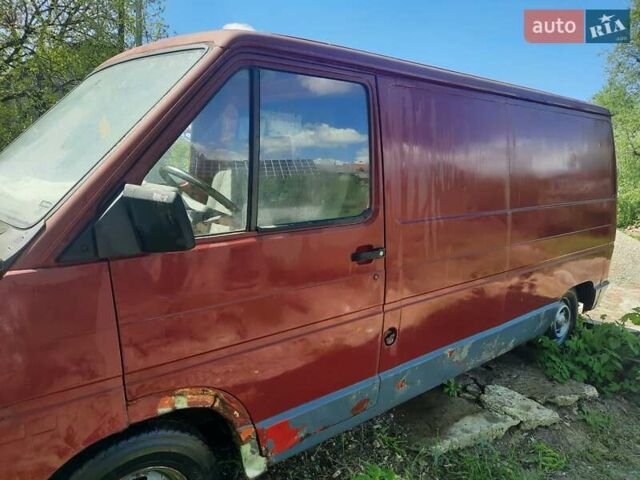 Красный Рено Трафик, объемом двигателя 2.5 л и пробегом 300 тыс. км за 950 $, фото 4 на Automoto.ua