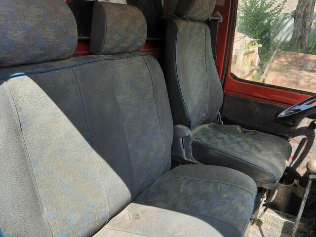 Красный Рено Трафик, объемом двигателя 2.5 л и пробегом 300 тыс. км за 950 $, фото 1 на Automoto.ua