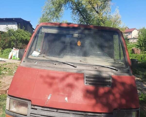 Красный Рено Трафик, объемом двигателя 2.5 л и пробегом 300 тыс. км за 950 $, фото 6 на Automoto.ua