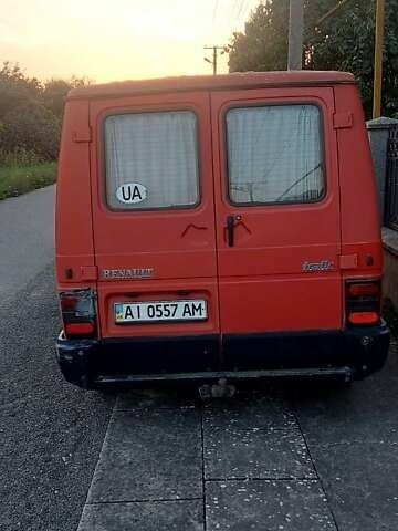 Красный Рено Трафик, объемом двигателя 1.9 л и пробегом 250 тыс. км за 1800 $, фото 2 на Automoto.ua