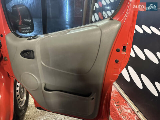 Красный Рено Трафик, объемом двигателя 1.87 л и пробегом 367 тыс. км за 7500 $, фото 9 на Automoto.ua