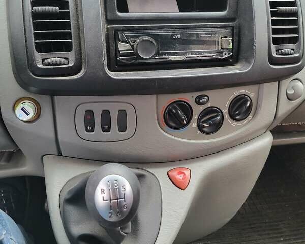Красный Рено Трафик, объемом двигателя 1.87 л и пробегом 249 тыс. км за 8100 $, фото 15 на Automoto.ua