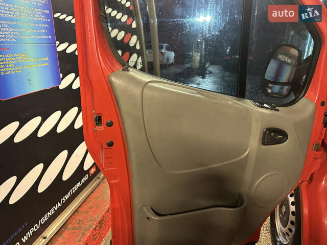 Красный Рено Трафик, объемом двигателя 1.87 л и пробегом 367 тыс. км за 7500 $, фото 13 на Automoto.ua