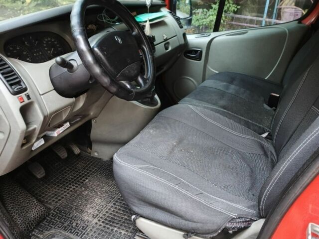 Красный Рено Трафик, объемом двигателя 0 л и пробегом 360 тыс. км за 6200 $, фото 3 на Automoto.ua