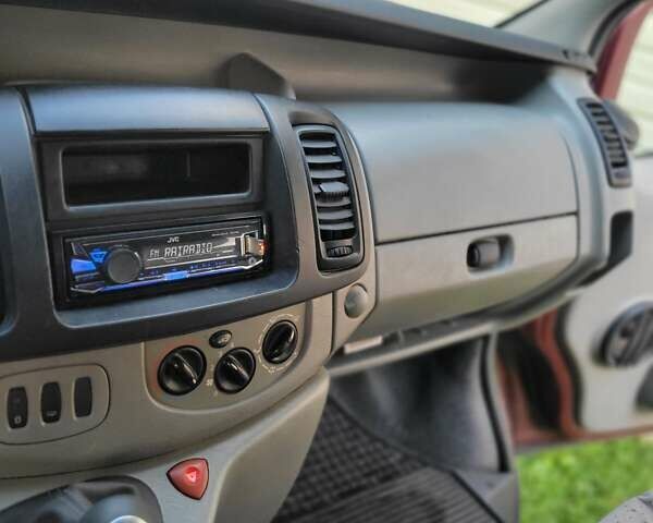 Красный Рено Трафик, объемом двигателя 1.87 л и пробегом 249 тыс. км за 8100 $, фото 10 на Automoto.ua