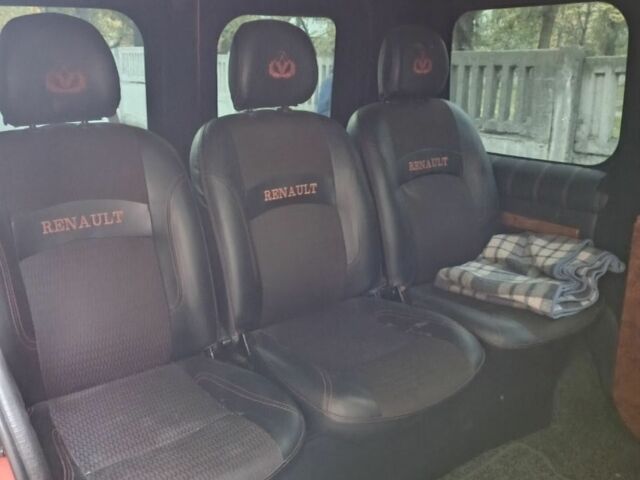 Красный Рено Трафик, объемом двигателя 0 л и пробегом 360 тыс. км за 6200 $, фото 2 на Automoto.ua