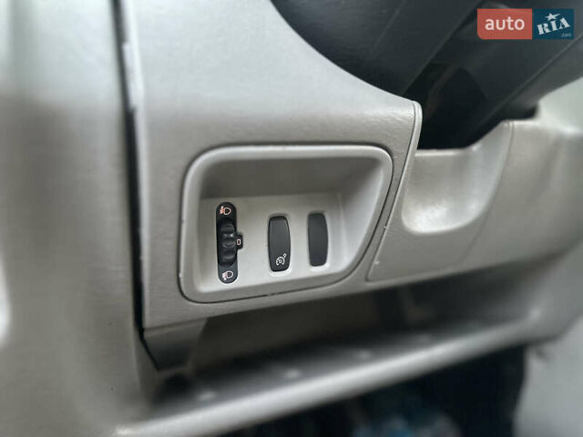 Червоний Рено Трафік, об'ємом двигуна 2.5 л та пробігом 350 тис. км за 7499 $, фото 24 на Automoto.ua