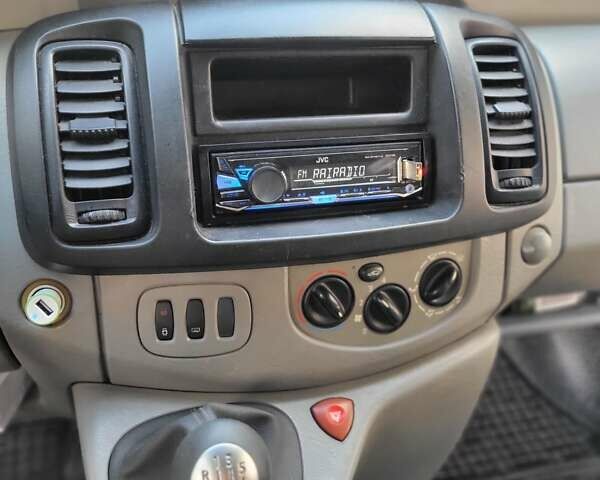 Красный Рено Трафик, объемом двигателя 1.87 л и пробегом 249 тыс. км за 8100 $, фото 9 на Automoto.ua