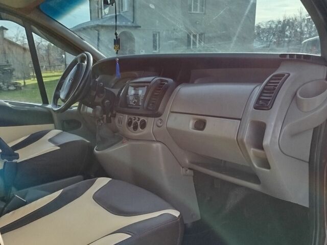 Красный Рено Трафик, объемом двигателя 2.5 л и пробегом 258 тыс. км за 8200 $, фото 5 на Automoto.ua