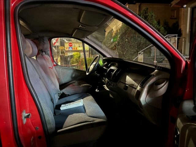 Красный Рено Трафик, объемом двигателя 1.9 л и пробегом 380 тыс. км за 2600 $, фото 5 на Automoto.ua