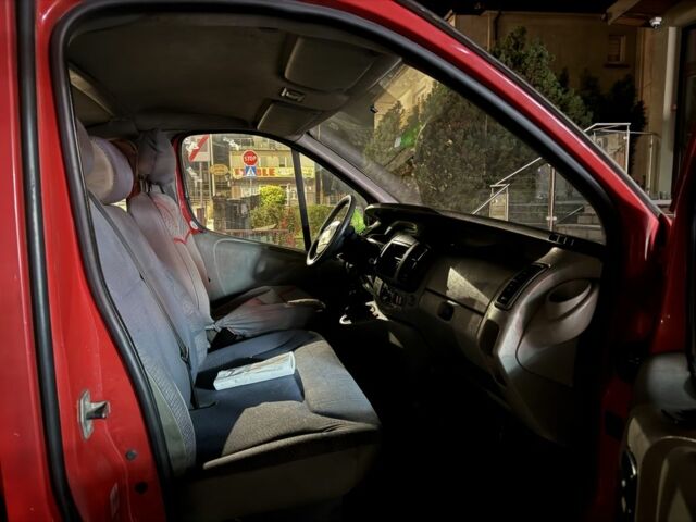 Красный Рено Трафик, объемом двигателя 1.9 л и пробегом 380 тыс. км за 2200 $, фото 4 на Automoto.ua