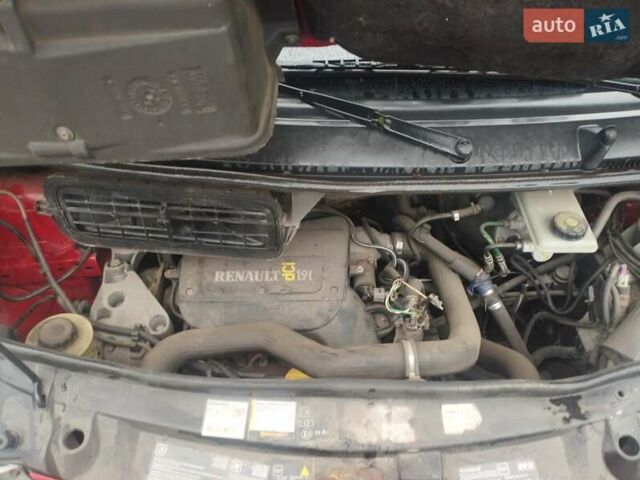 Червоний Рено Трафік, об'ємом двигуна 1.9 л та пробігом 329 тис. км за 7700 $, фото 7 на Automoto.ua