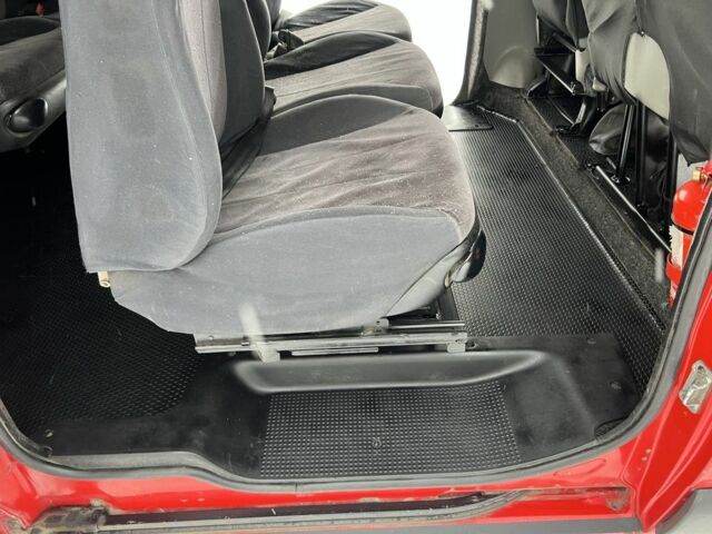 Красный Рено Трафик, объемом двигателя 1.9 л и пробегом 280 тыс. км за 6300 $, фото 10 на Automoto.ua