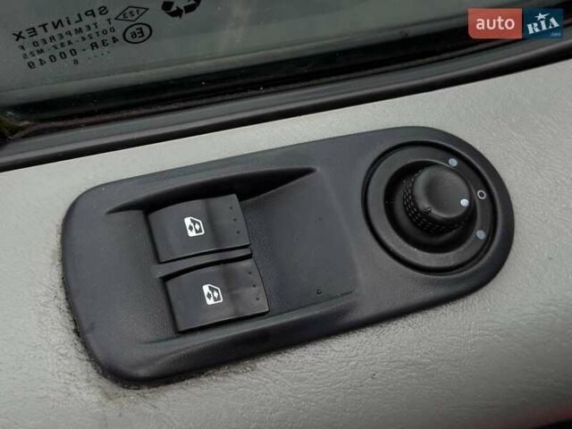 Червоний Рено Трафік, об'ємом двигуна 1.9 л та пробігом 350 тис. км за 7500 $, фото 5 на Automoto.ua