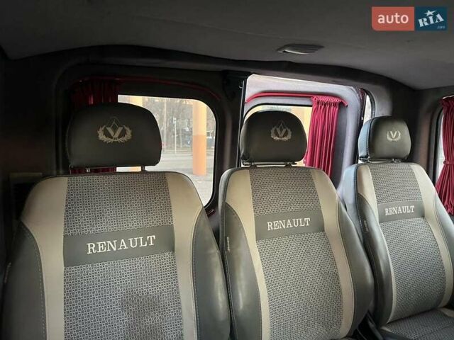 Червоний Рено Трафік, об'ємом двигуна 2.5 л та пробігом 216 тис. км за 8100 $, фото 13 на Automoto.ua