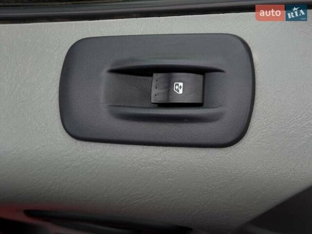 Червоний Рено Трафік, об'ємом двигуна 1.9 л та пробігом 350 тис. км за 7500 $, фото 29 на Automoto.ua